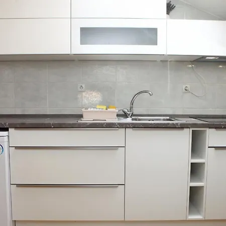 Dolphin Apartment *